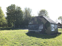 903019 Afbeelding van de bunker (groepsschuilplaats) aan de Gageldijk te Utrecht, met de in 2021 aangebrachte ...
